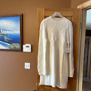 Ellen Tracy Cream Crew Neck Sweater